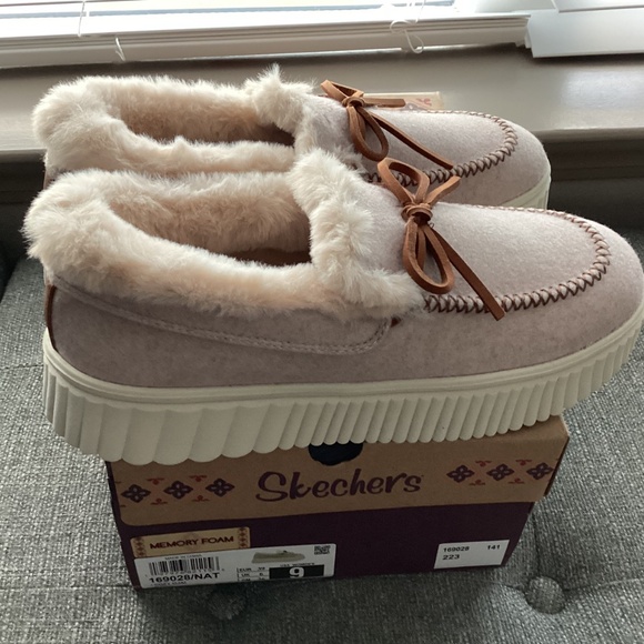 Skechers Women's Cozy Ojai Mocassin Casual Sneakers, size 9 - Picture 9 of 12